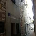 Ana *