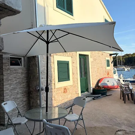 Holiday Home Ana * Prvić Luka