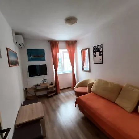 Holiday Home Ana * Prvić Luka