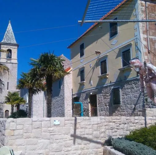 Holiday Home Ana * Prvic Luka